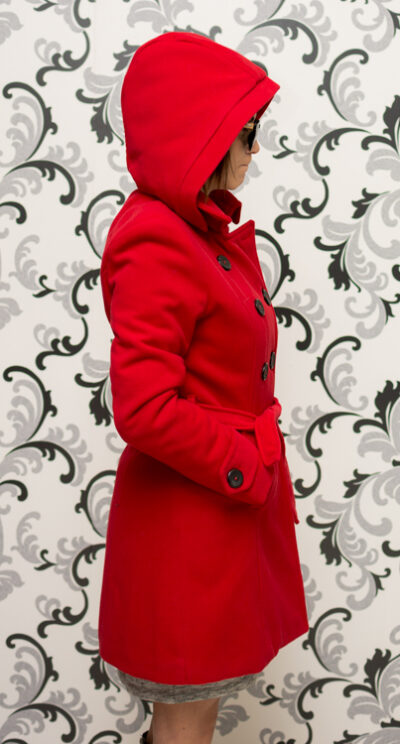 Дамско червено палто с качулка - вталено 5
