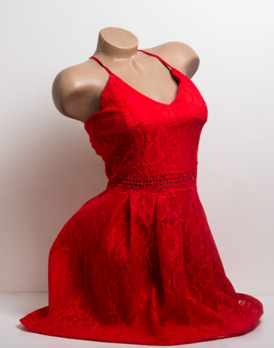 Червена дантелена рокля с презрамки 2