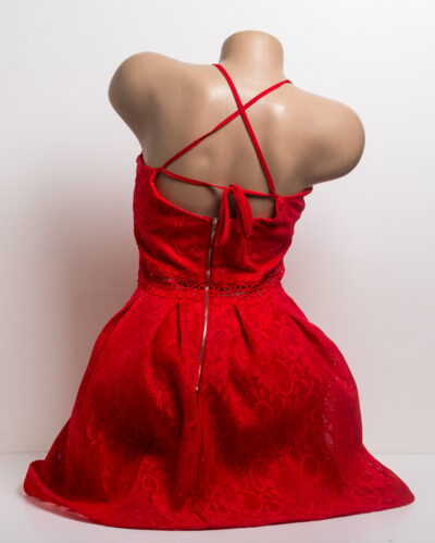 Червена дантелена рокля с презрамки 3