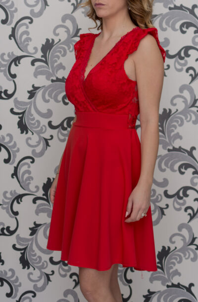 Червена дамска рокля
