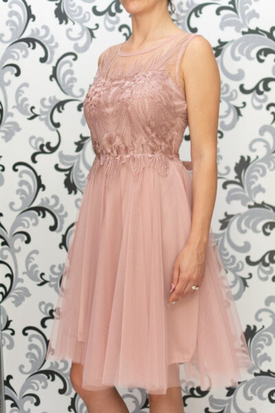 Лятна розова рокля