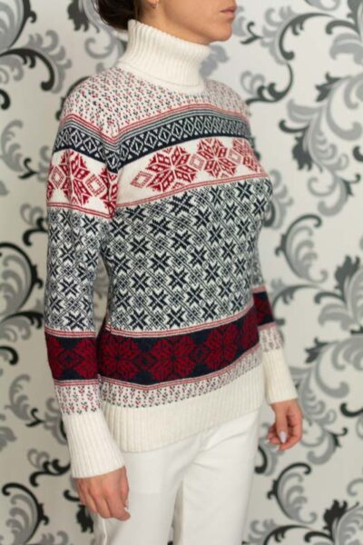 Вълнен коледен пуловер